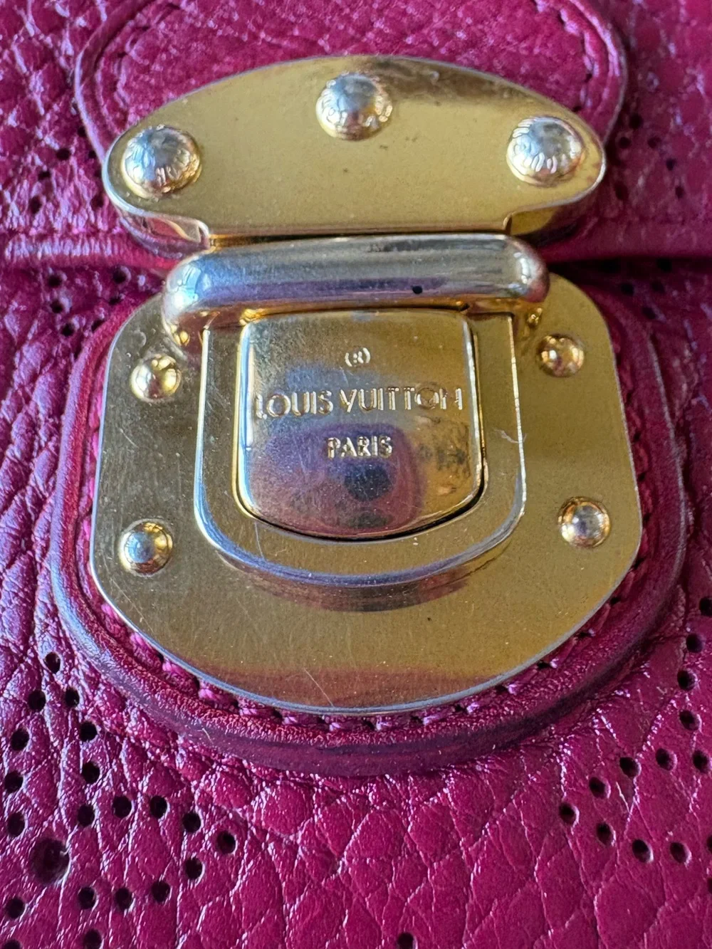 Louis Vuitton Mahina Amelia Wallet Berry Fuchsia Leather
